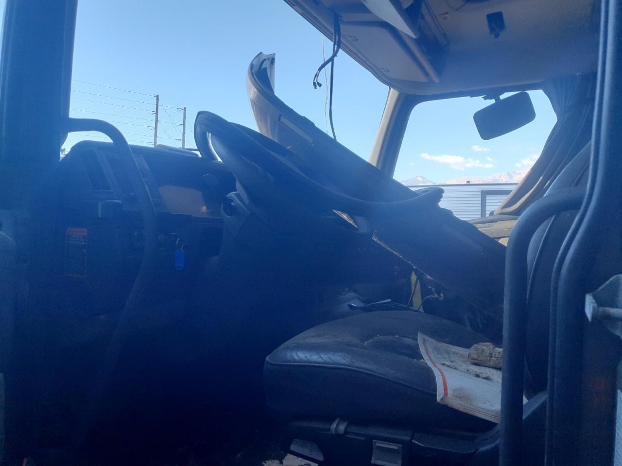 2022 VOLVO VNL