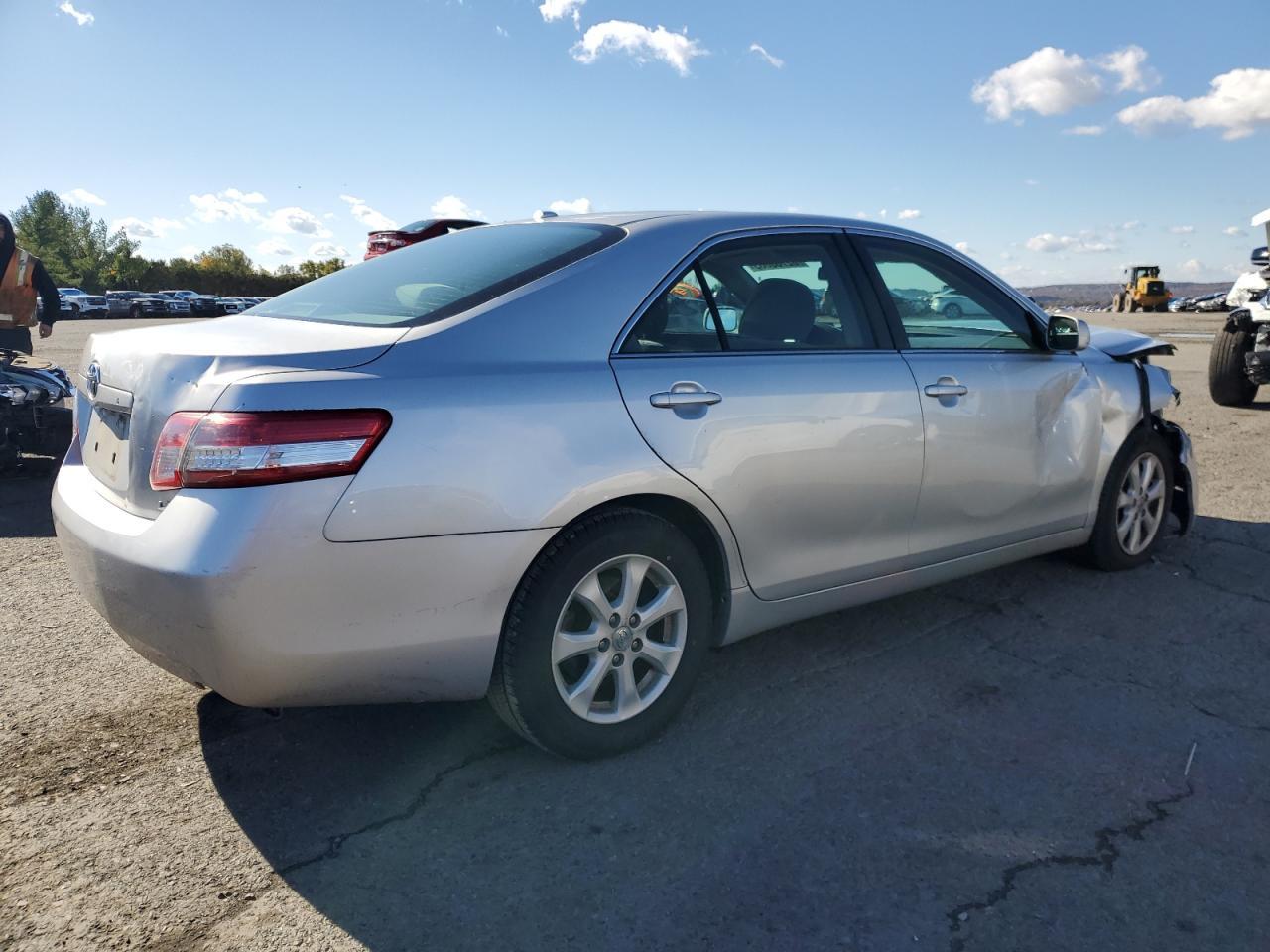 2011 TOYOTA CAMRY