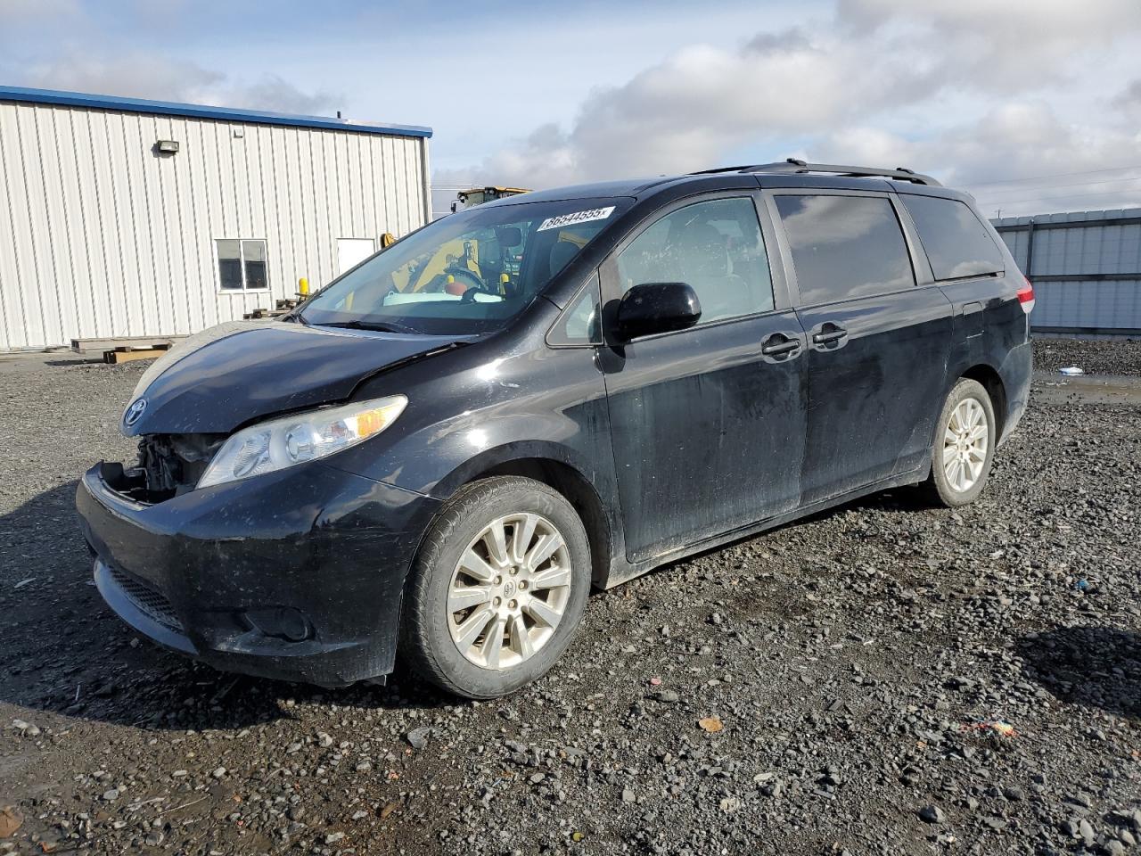 2013 TOYOTA SIENNA