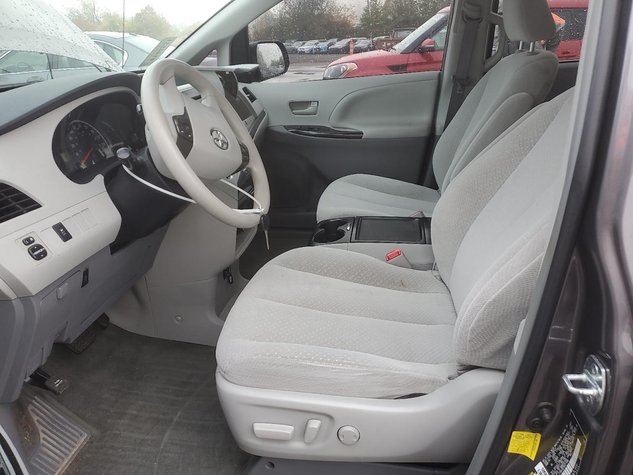2013 TOYOTA SIENNA