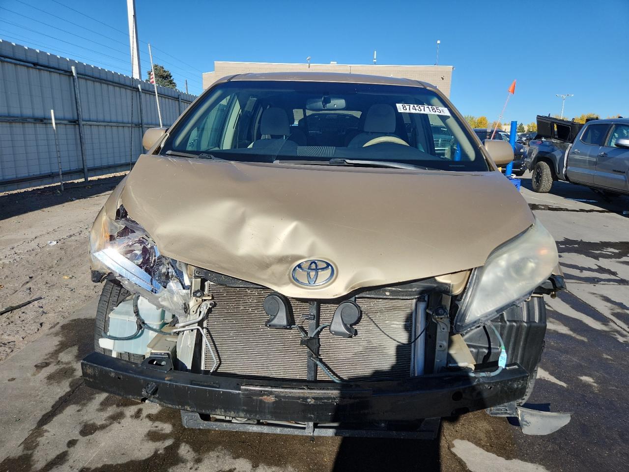 2011 TOYOTA SIENNA