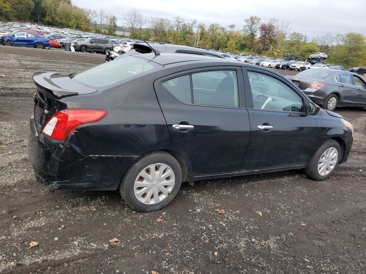 2015 NISSAN VERSA