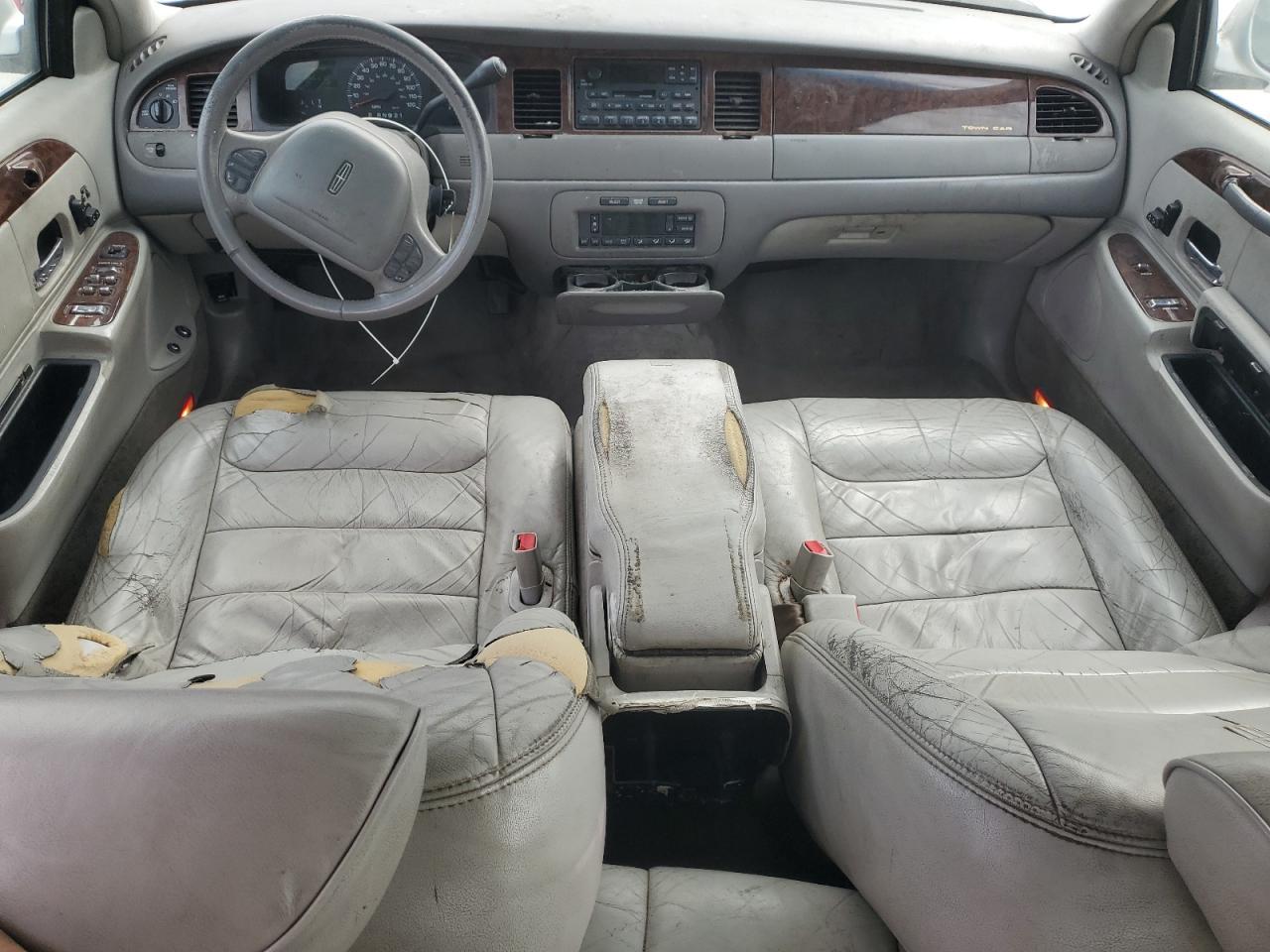 2000 LINCOLN Town Car