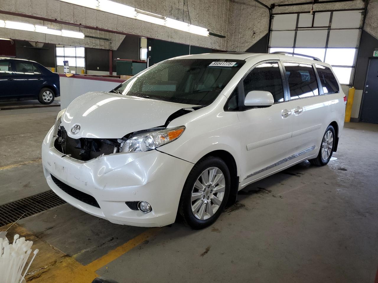 2012 TOYOTA SIENNA