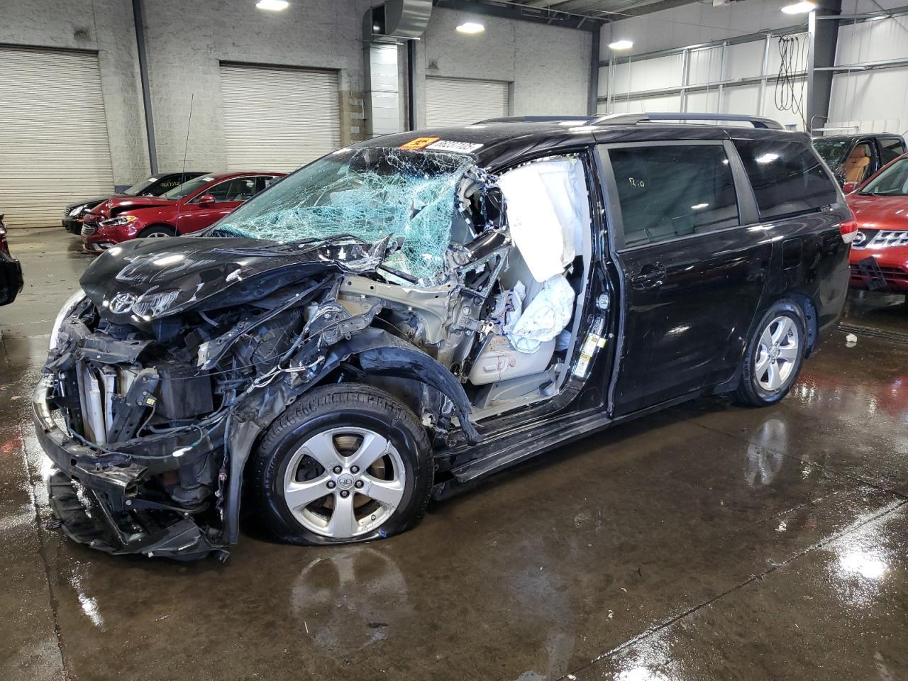 2014 TOYOTA SIENNA