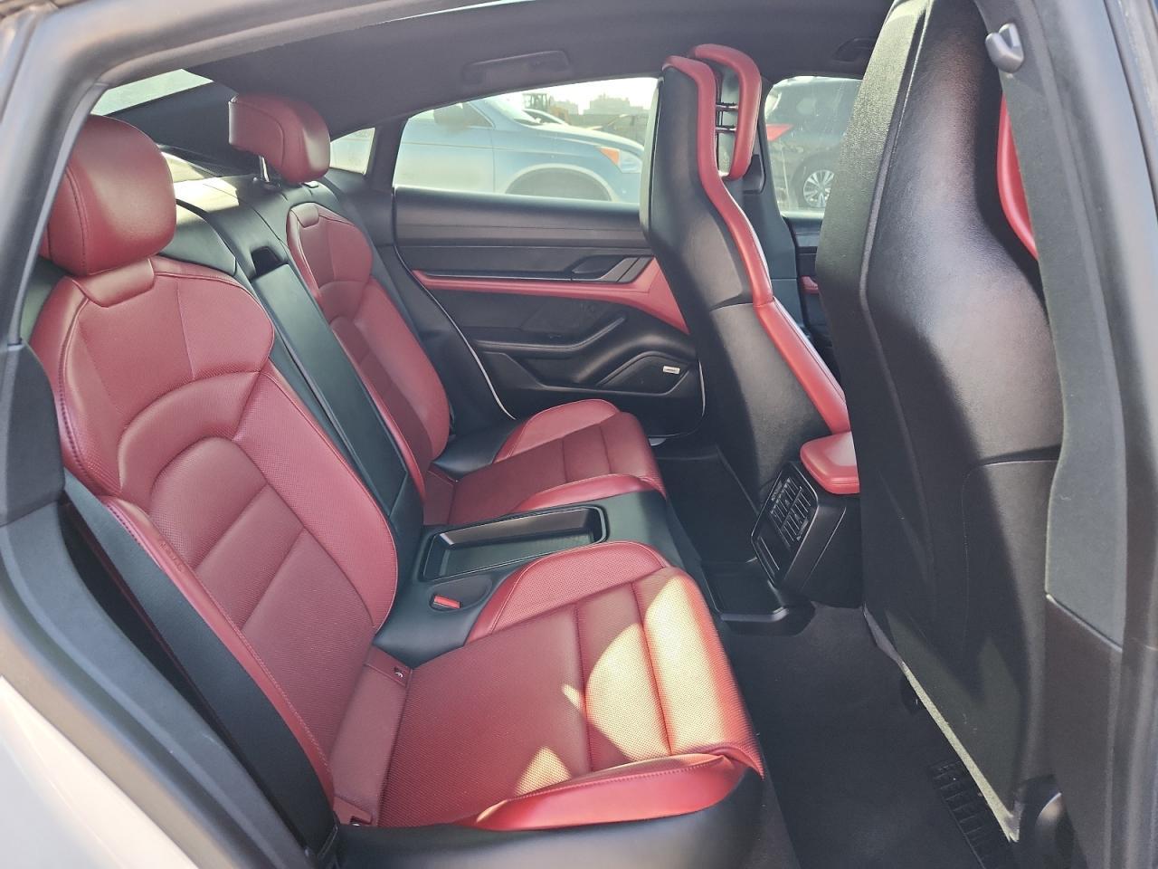 2021 PORSCHE Taycan