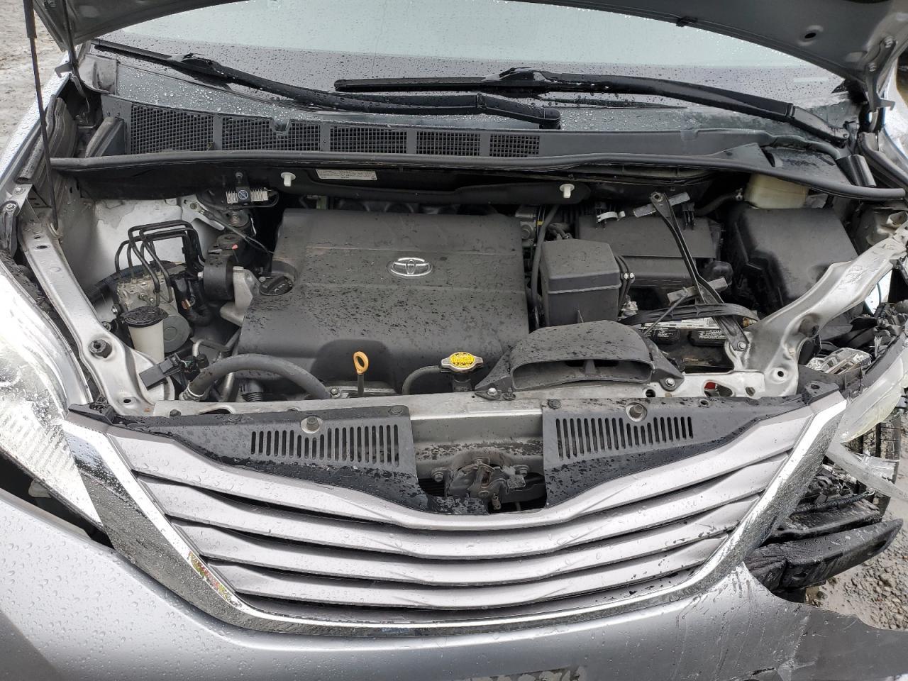 2016 TOYOTA SIENNA