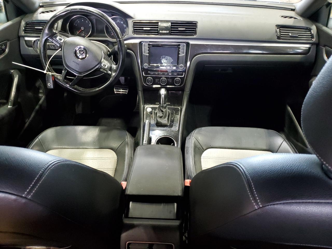 2018 VOLKSWAGEN Passat