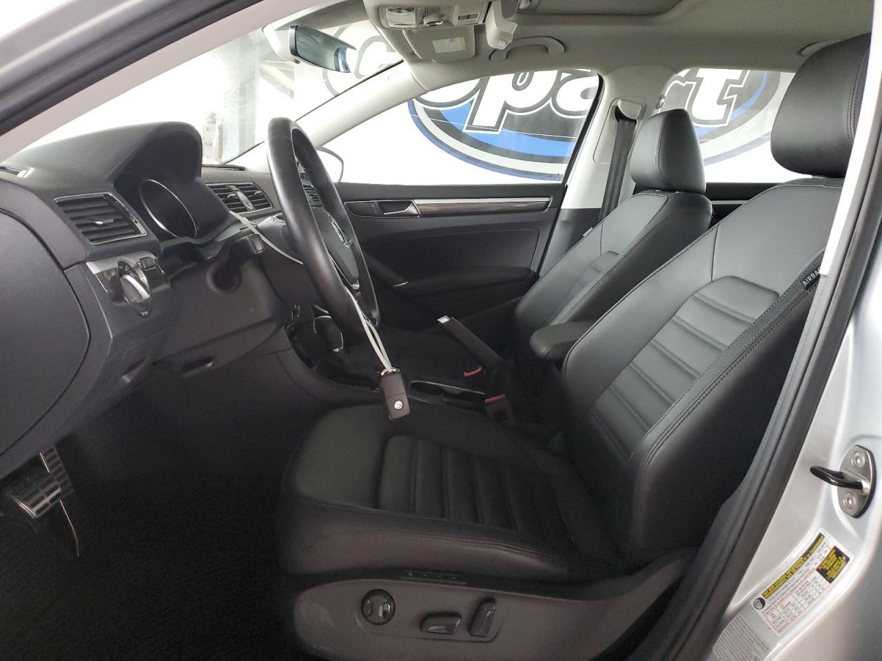 2017 VOLKSWAGEN Passat