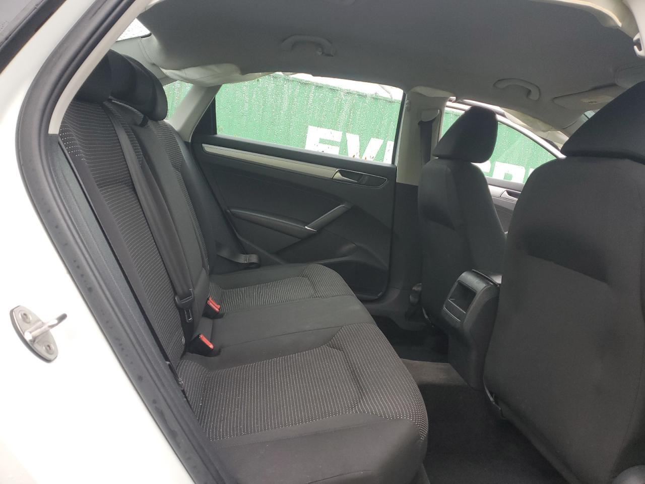 2016 VOLKSWAGEN Passat