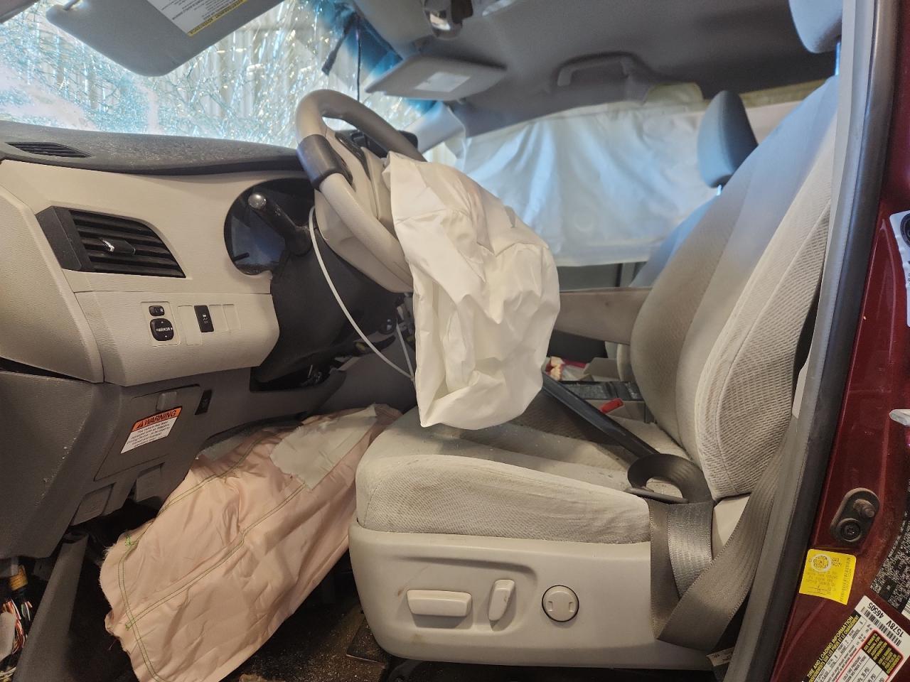 2012 TOYOTA SIENNA