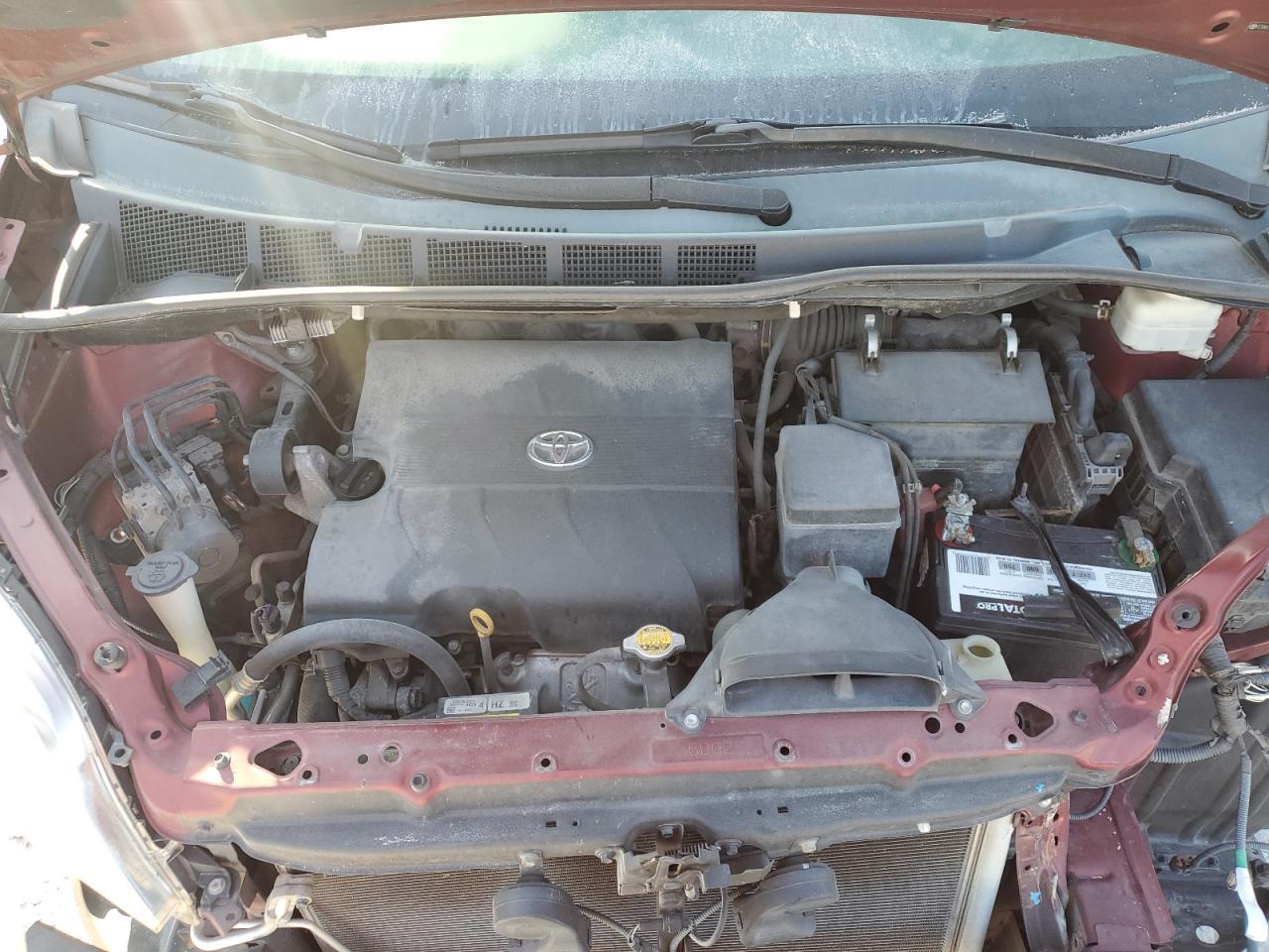 2012 TOYOTA SIENNA