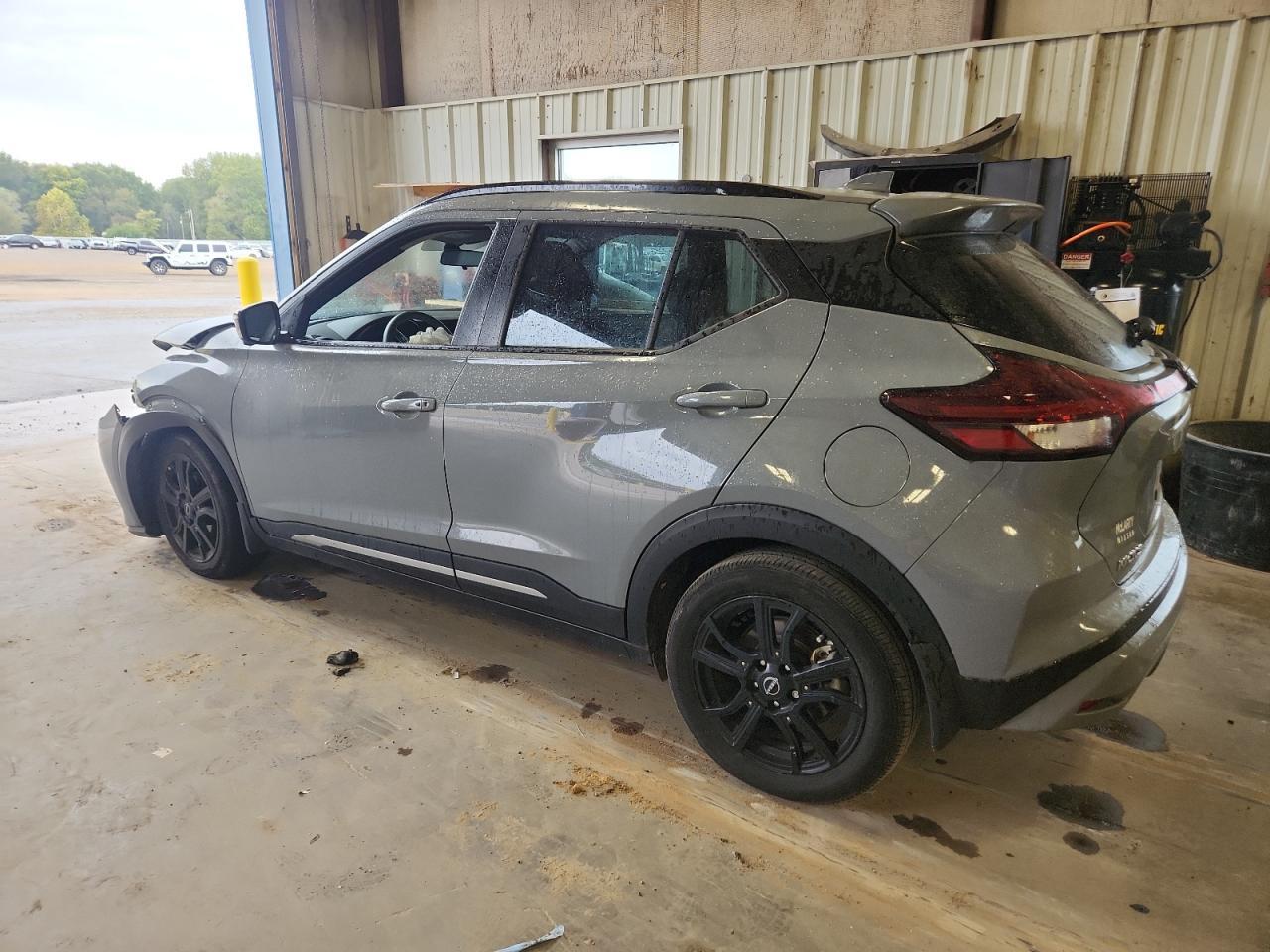 2023 NISSAN KICKS