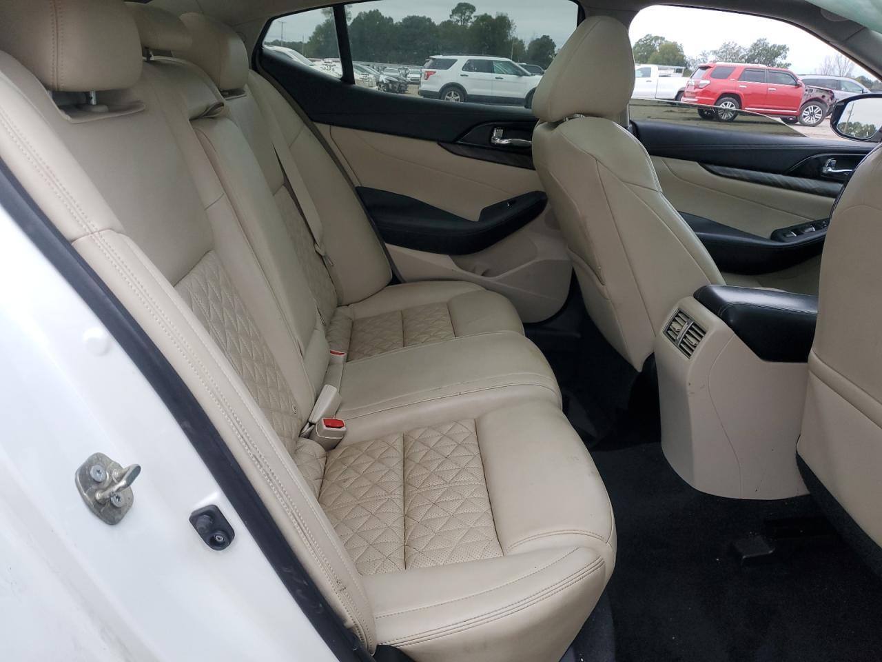 2016 NISSAN Maxima