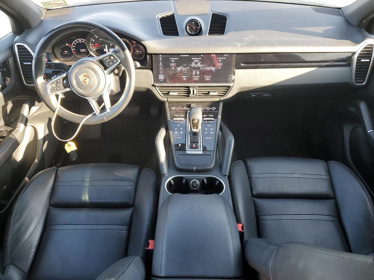 2020 PORSCHE CAYENNE