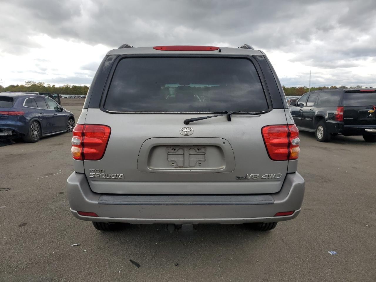 2004 TOYOTA Sequoia