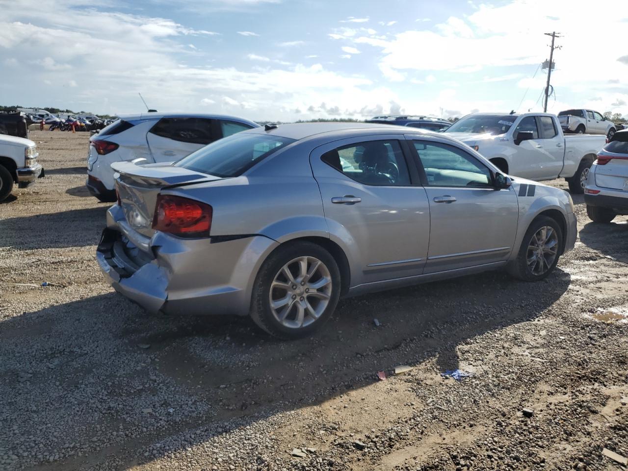 2013 DODGE Avenger