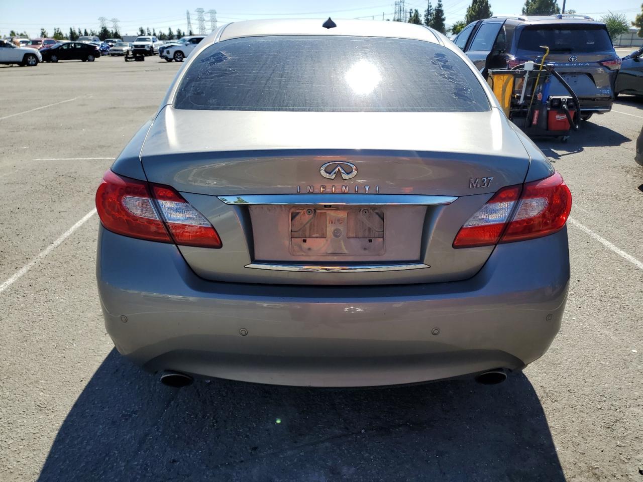 2013 INFINITI M37
