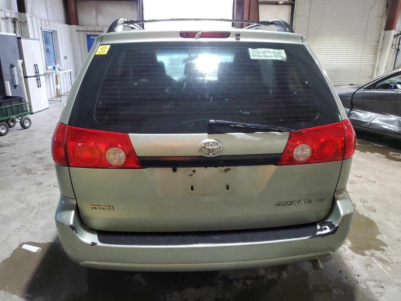 2010 TOYOTA SIENNA