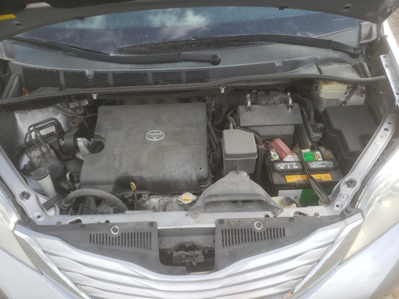 2016 TOYOTA SIENNA