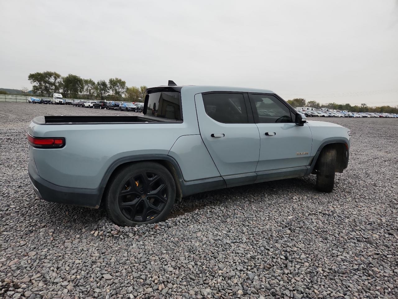2022 RIVIAN R1t