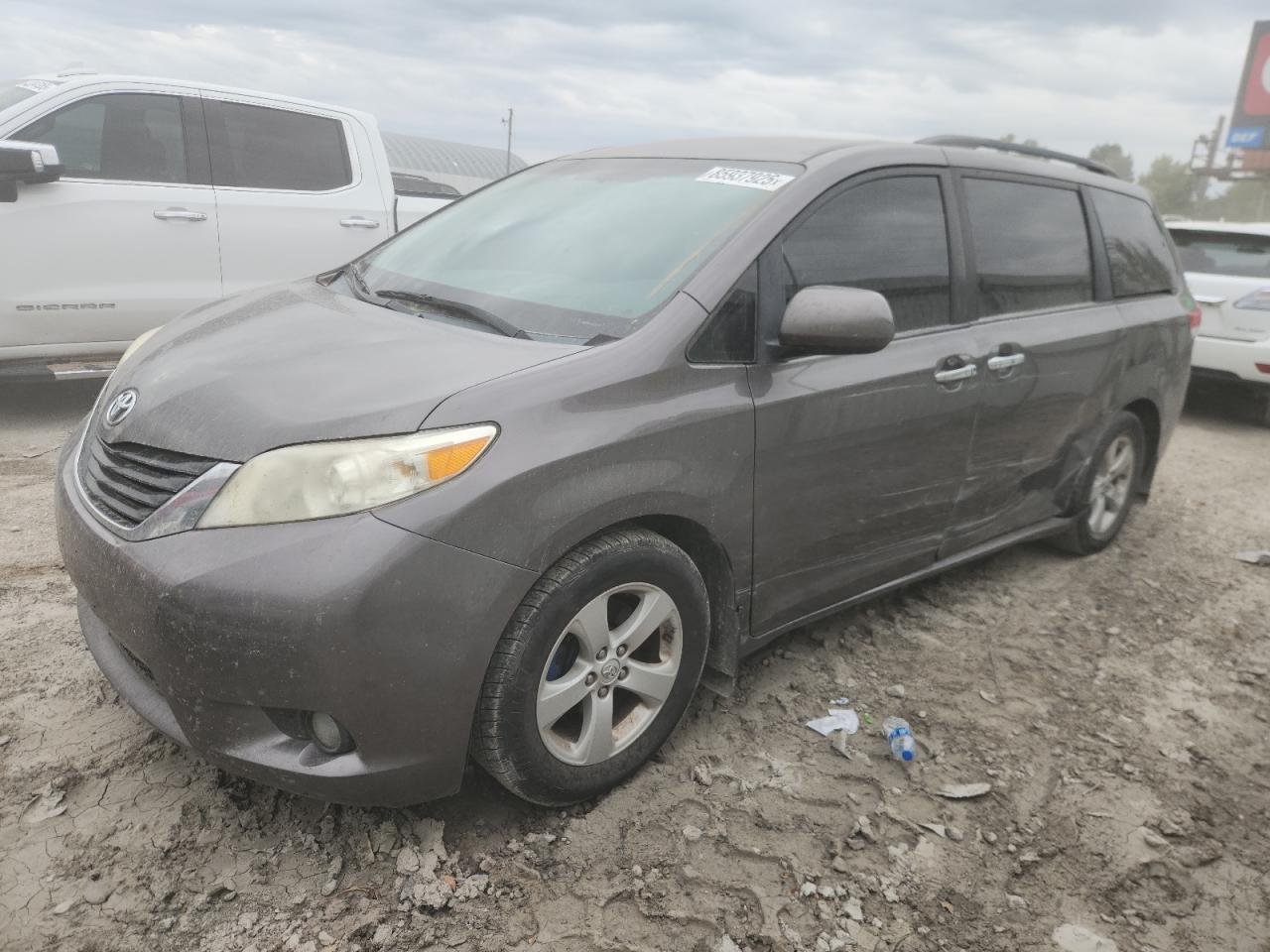 2013 TOYOTA SIENNA