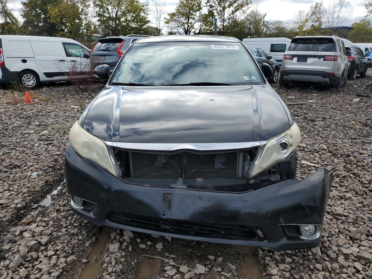 2011 TOYOTA Avalon