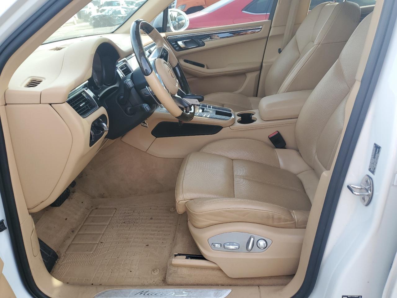 2015 PORSCHE Macan