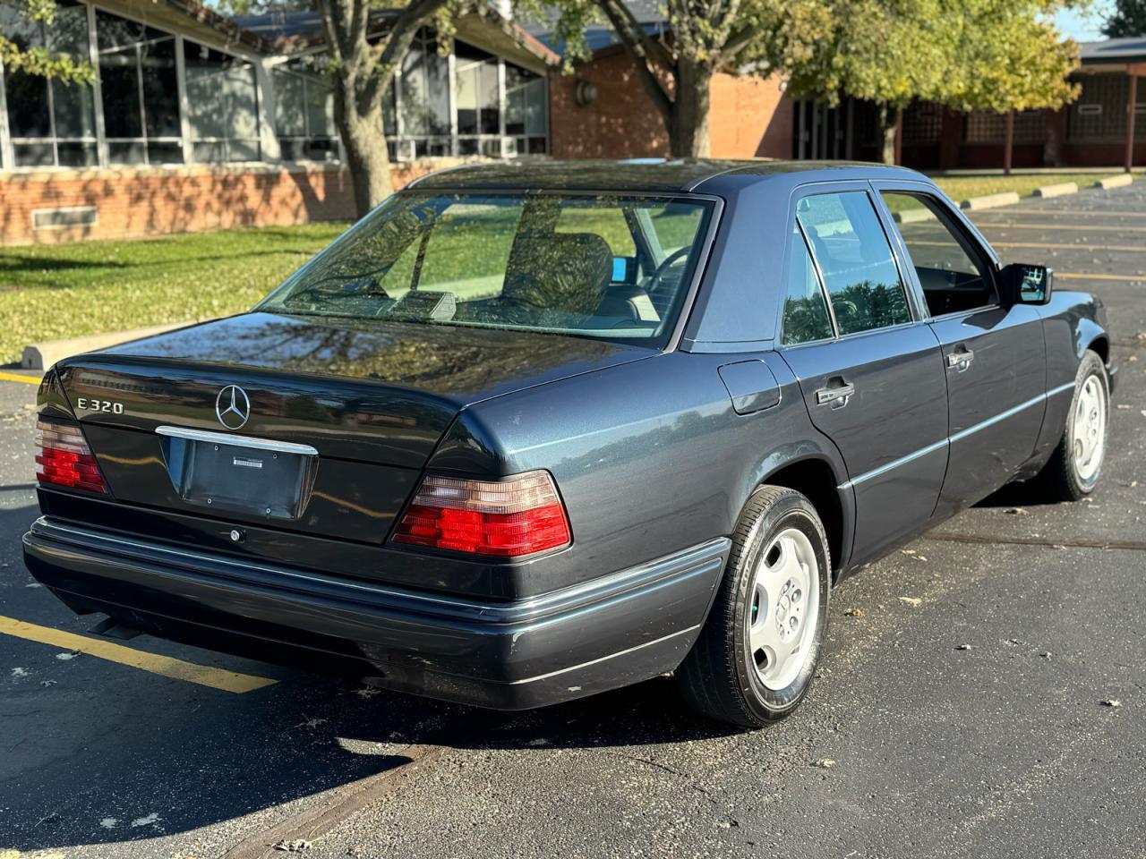 1995 MERCEDES-BENZ E-Class