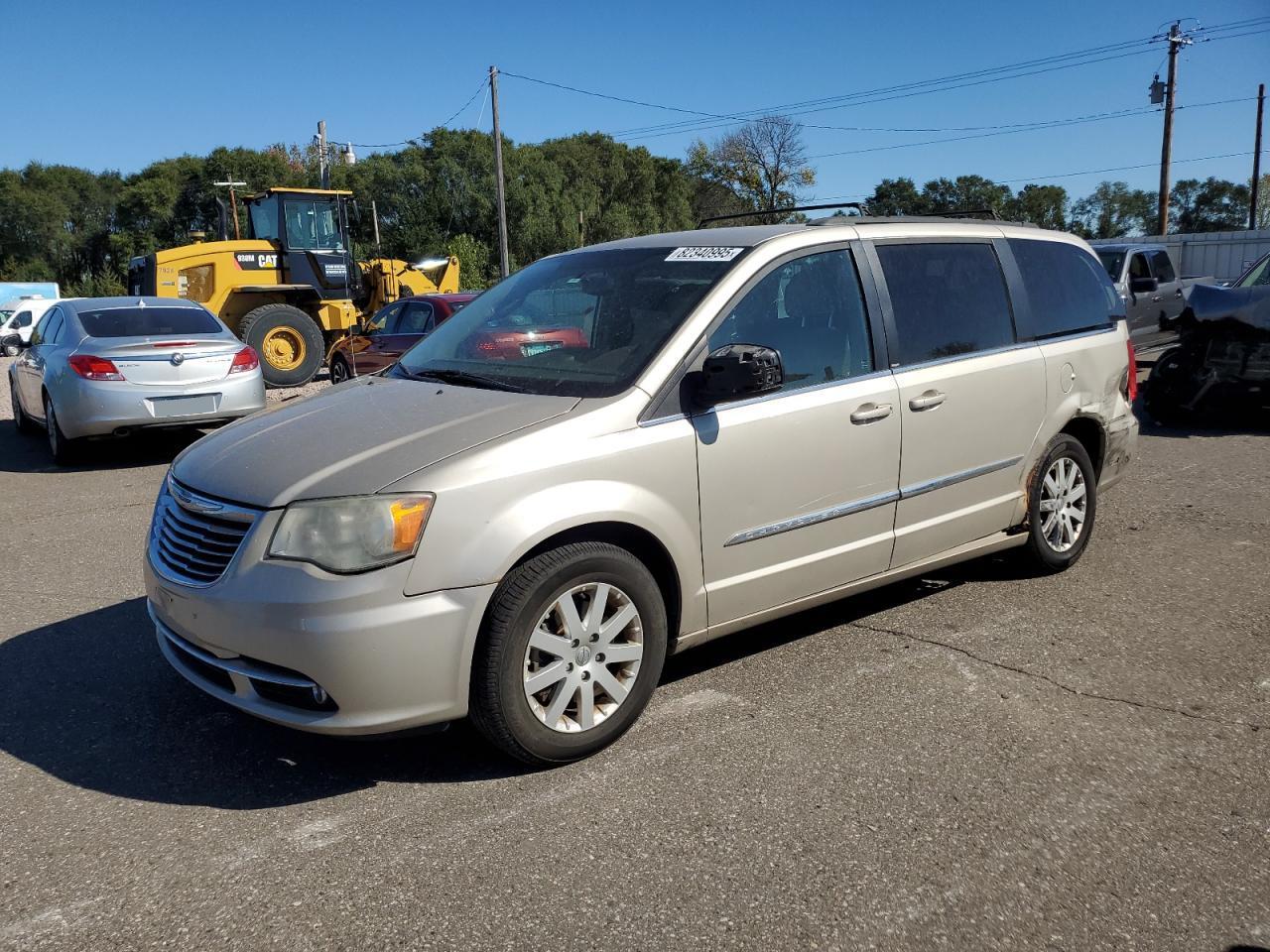 2013 CHRYSLER Town & Country