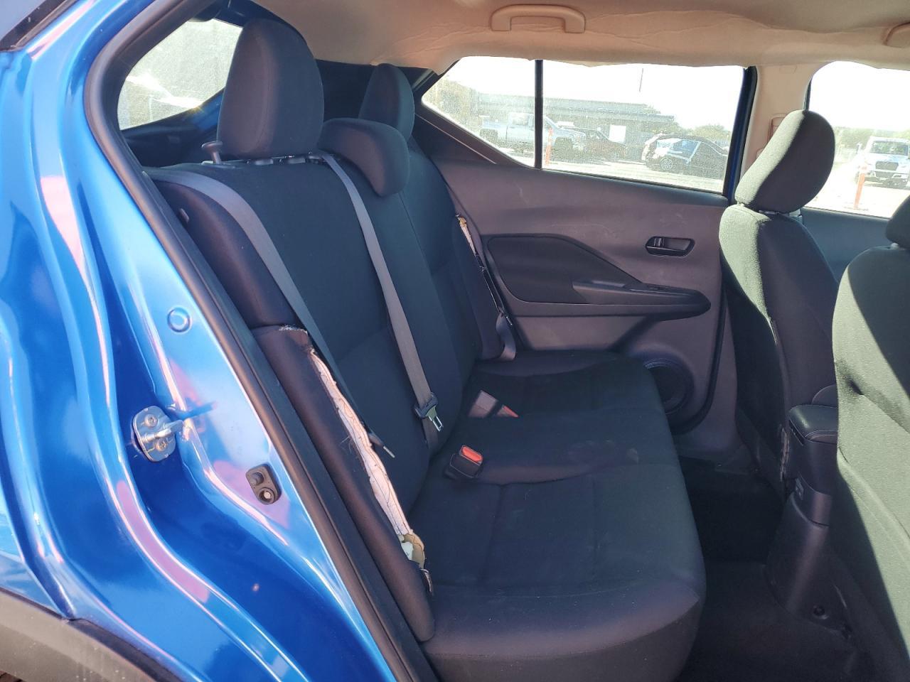 2024 NISSAN KICKS