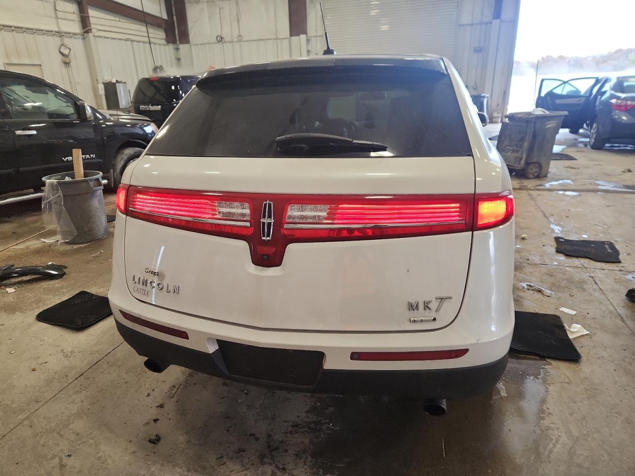 2015 LINCOLN MKT