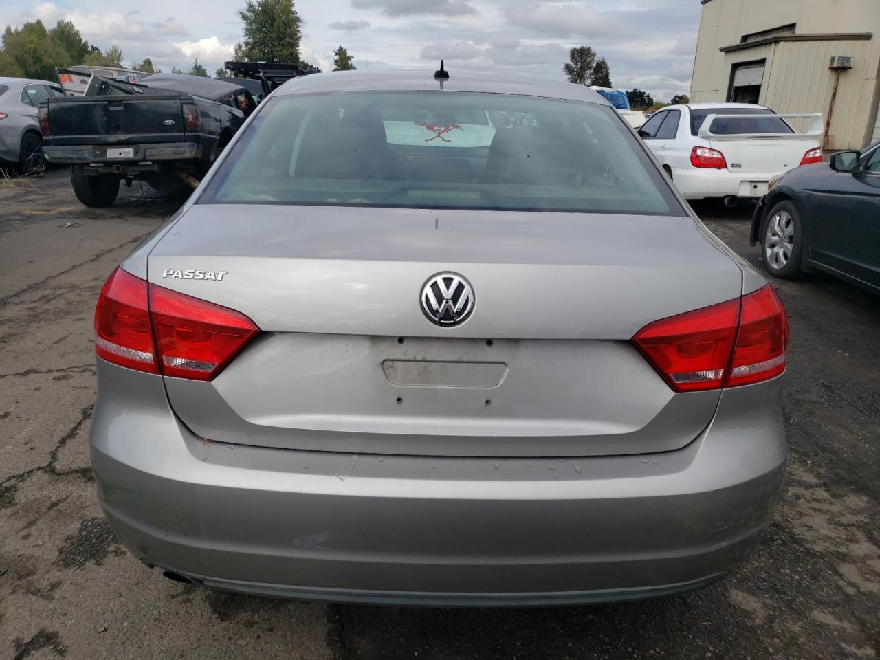 2012 VOLKSWAGEN Passat