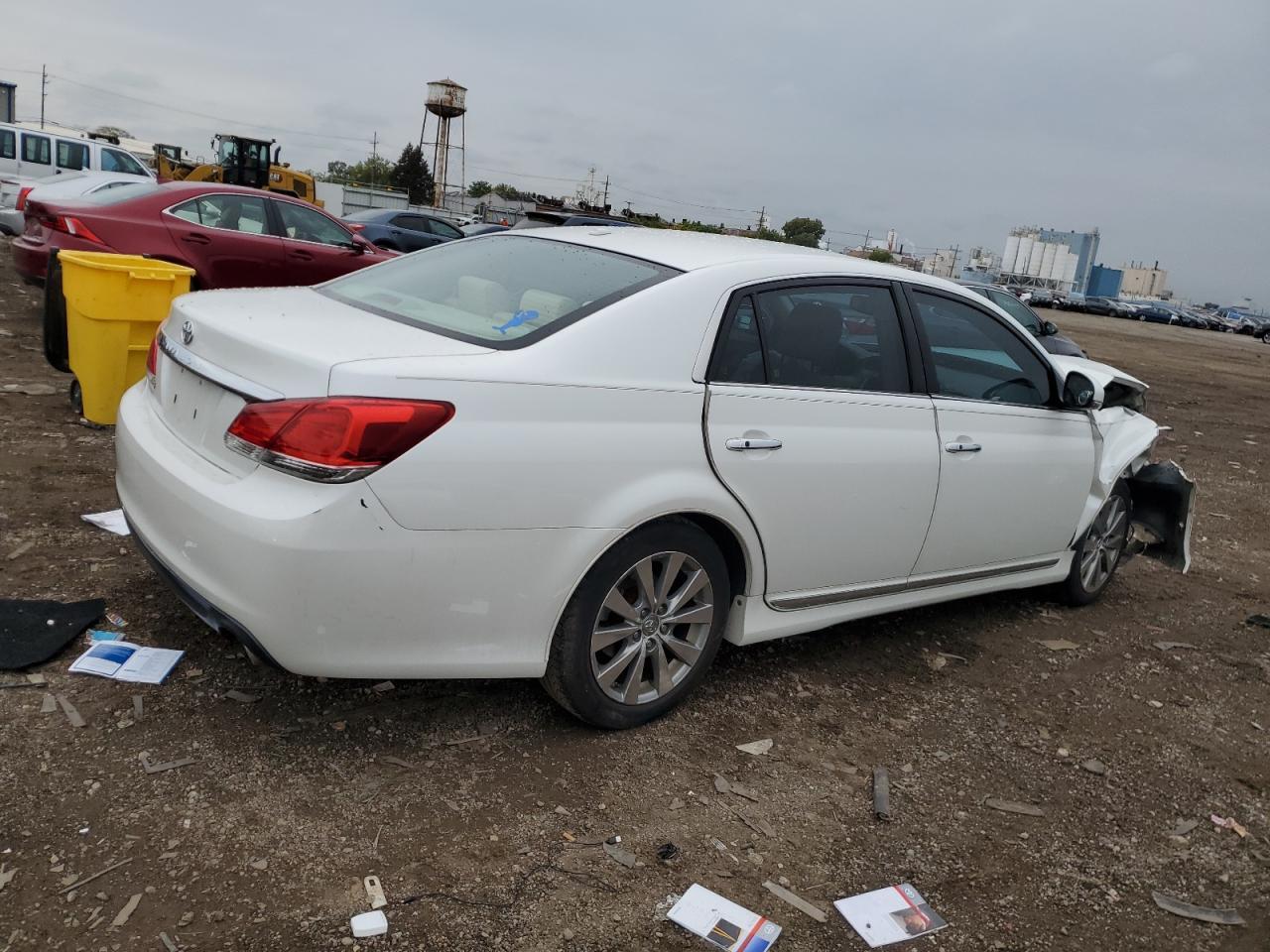 2011 TOYOTA Avalon