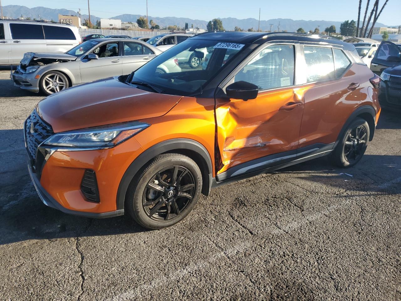 2023 NISSAN KICKS