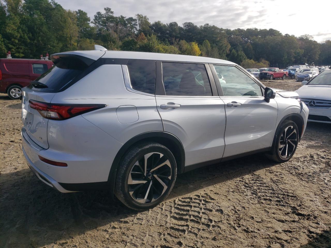 2023 MITSUBISHI outlander