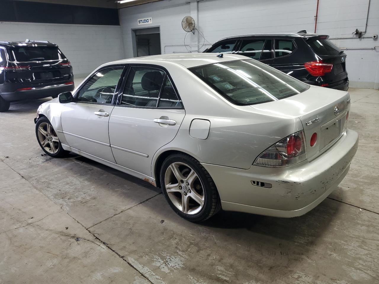 2001 LEXUS IS 300