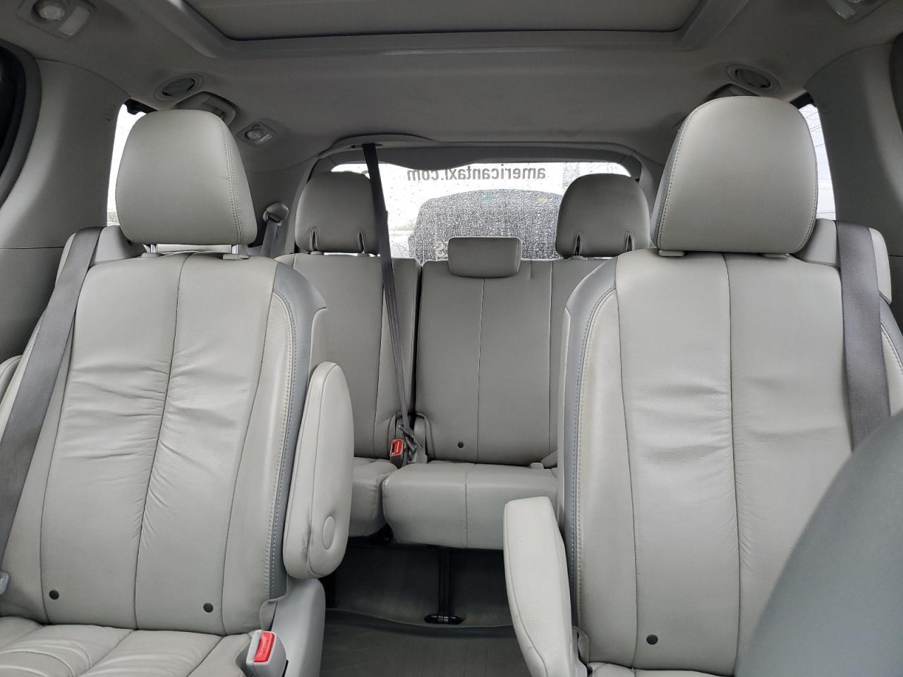2012 TOYOTA SIENNA