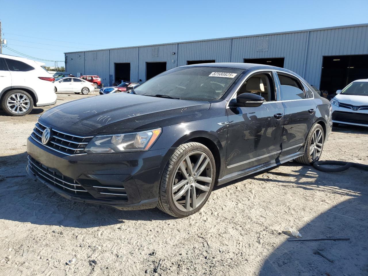 2017 VOLKSWAGEN Passat