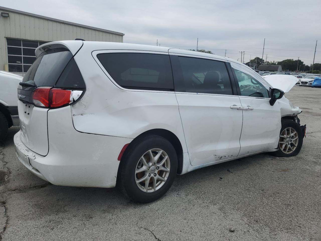 2024 CHRYSLER Voyager