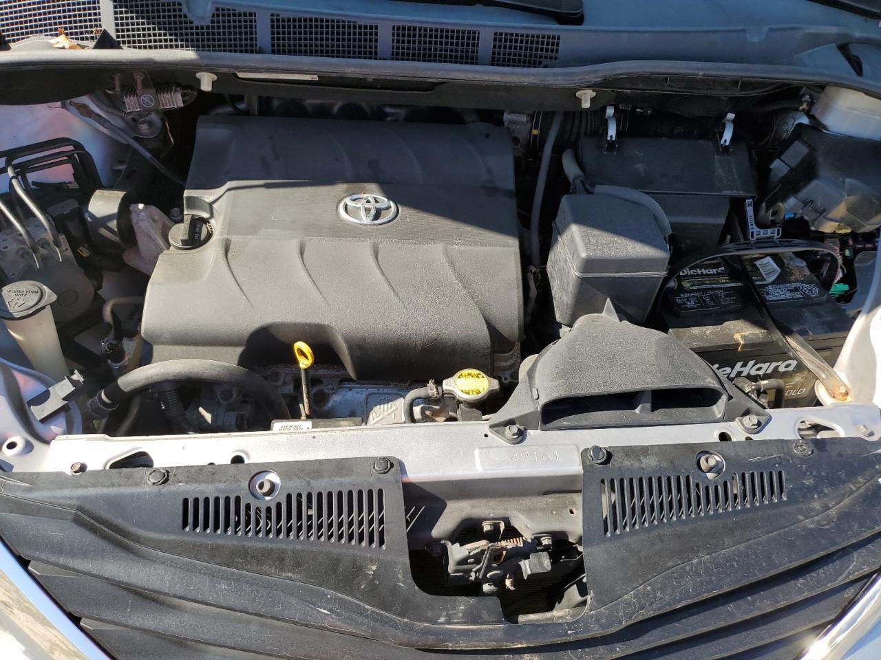 2012 TOYOTA SIENNA