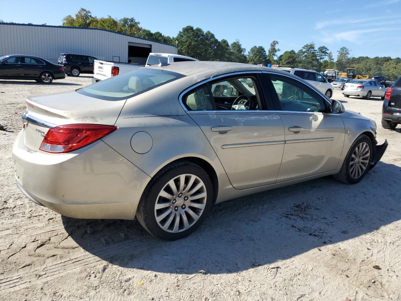 2011 BUICK Regal