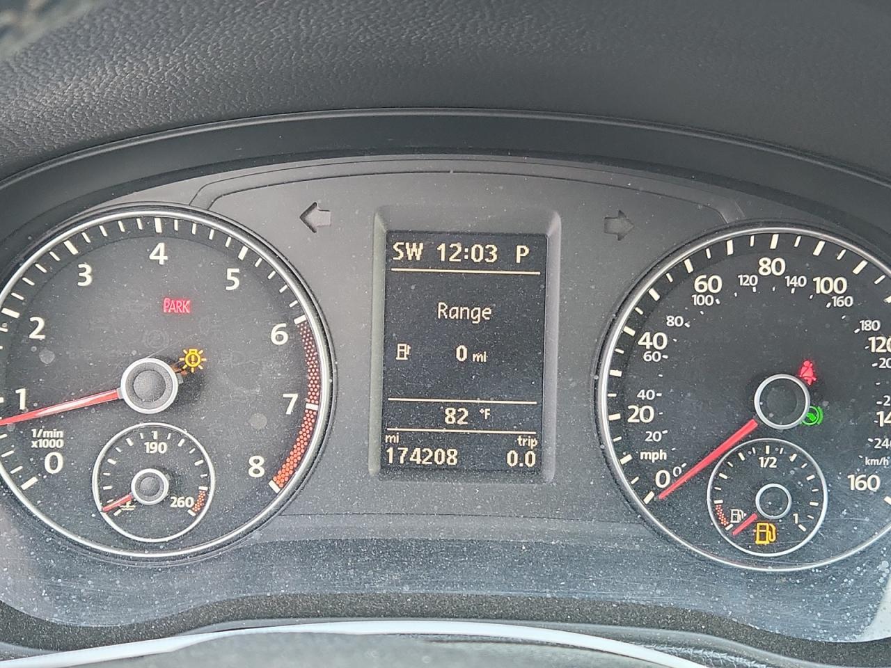 2013 VOLKSWAGEN Passat
