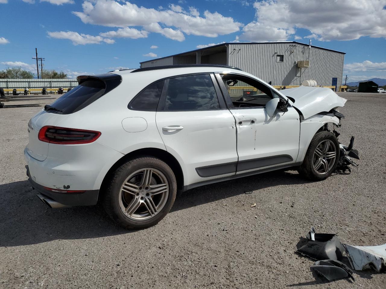 2015 PORSCHE Macan