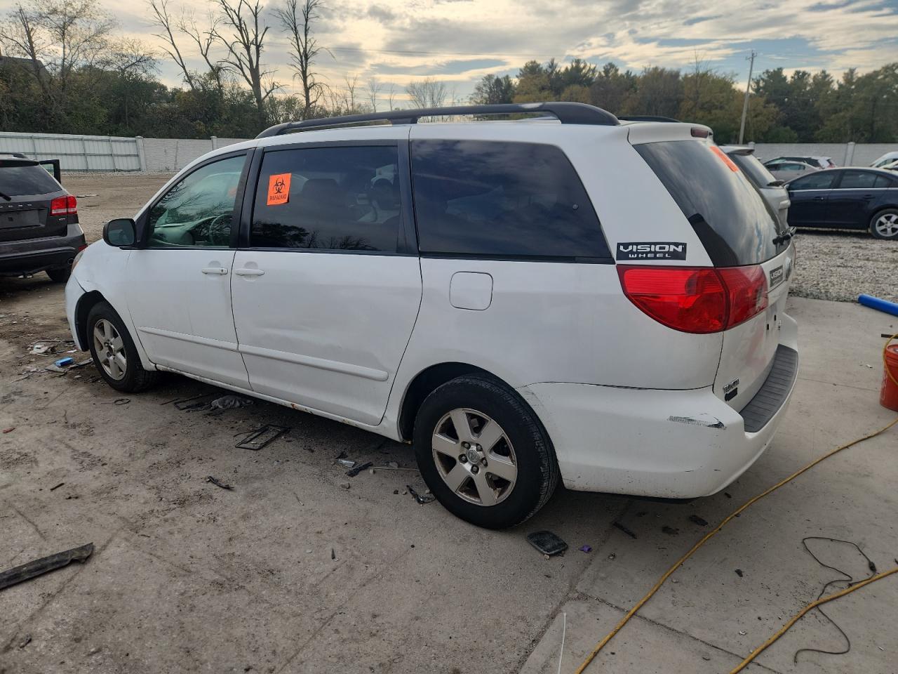 2009 TOYOTA SIENNA
