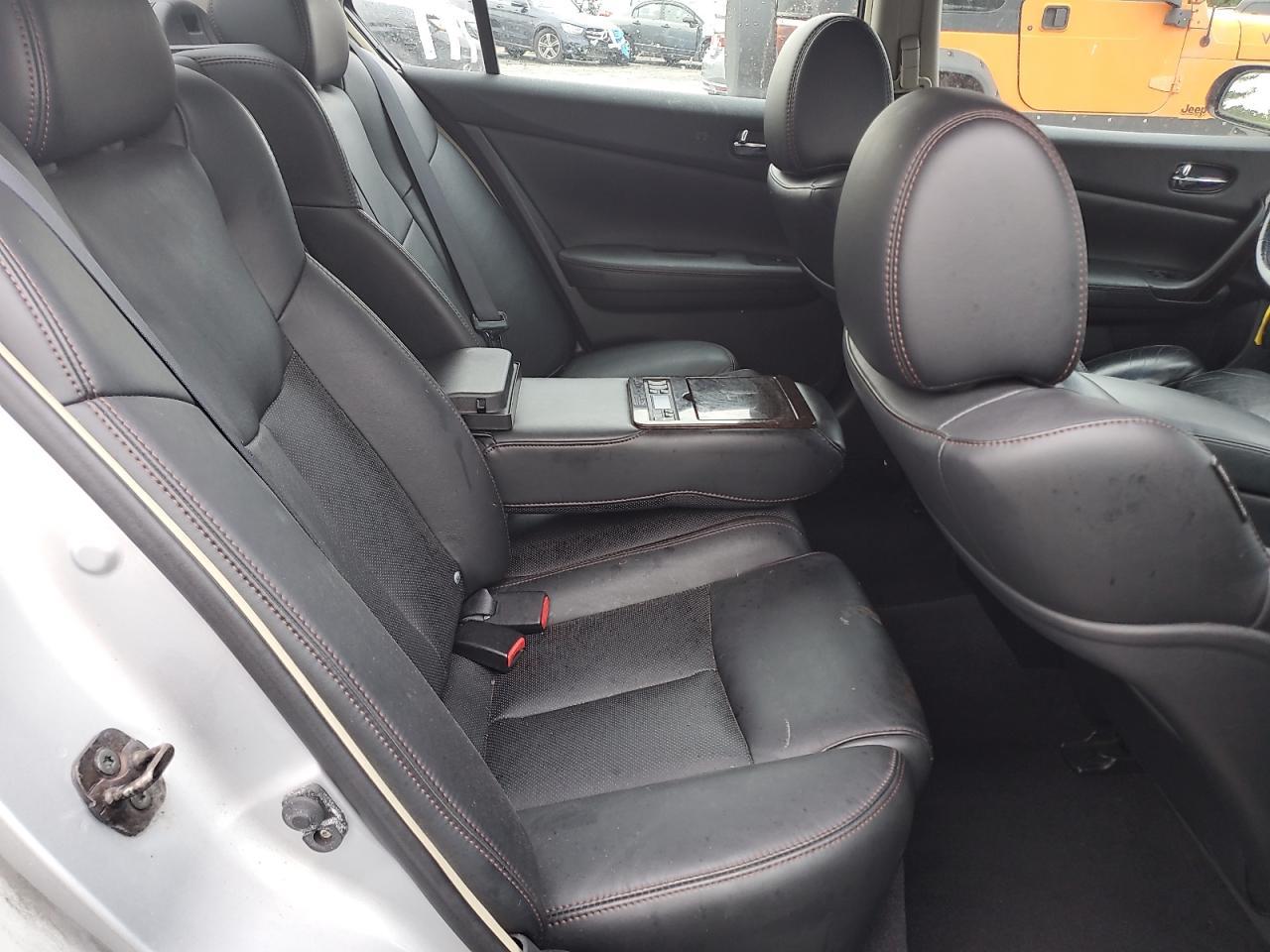 2010 NISSAN Maxima