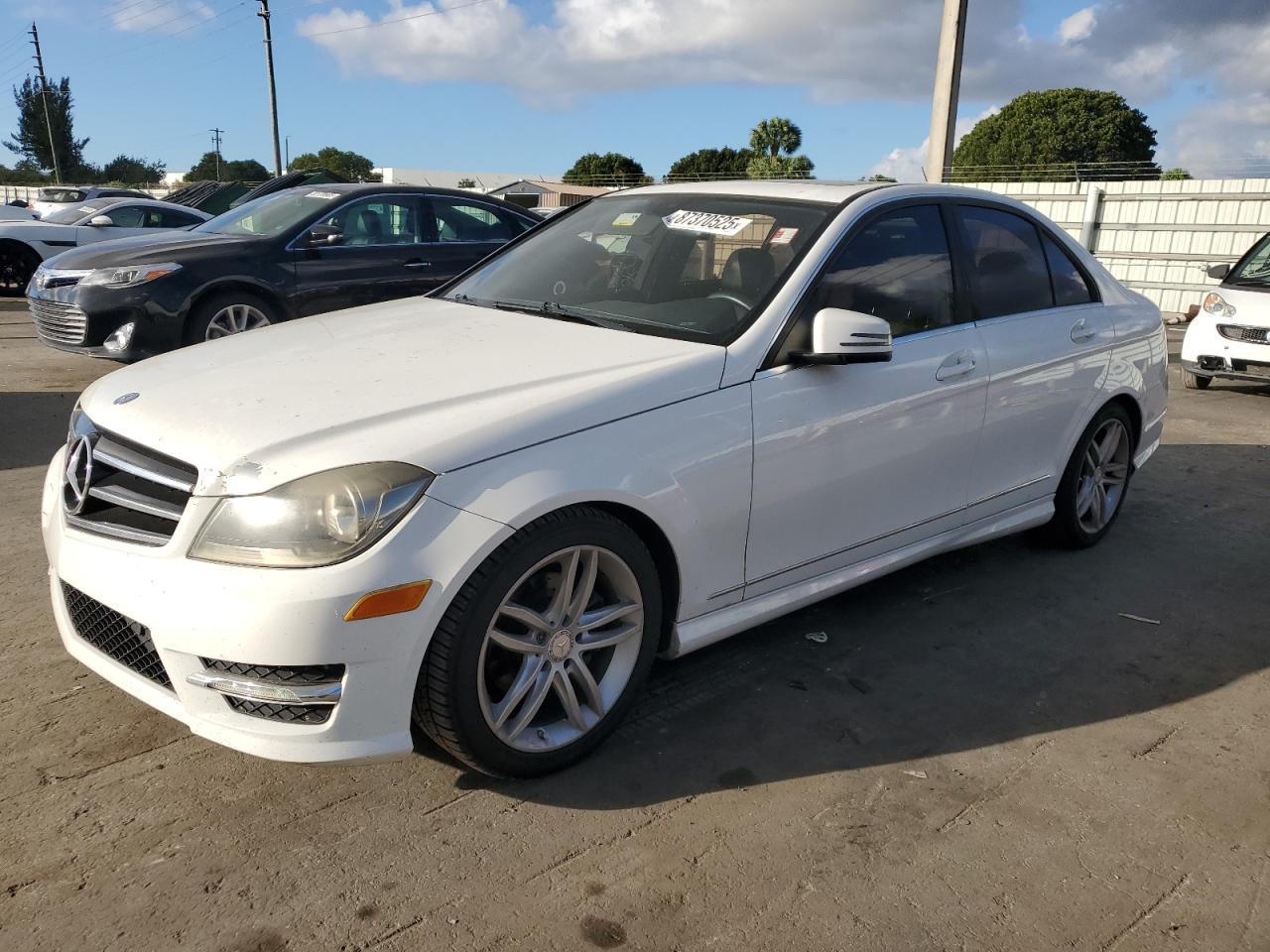 2014 MERCEDES-BENZ C-CLASS
