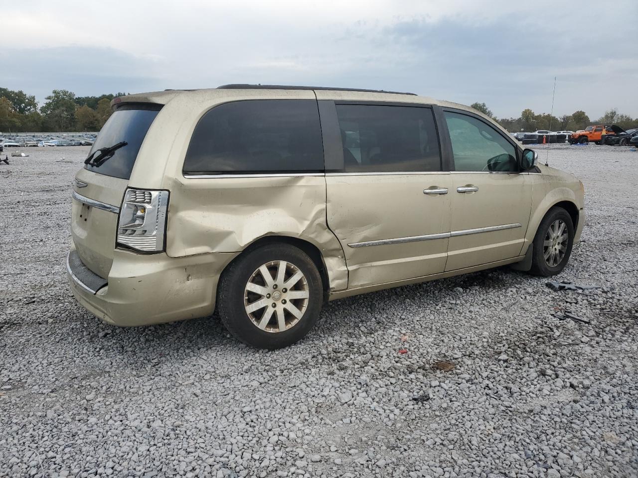 2012 CHRYSLER Town & Country