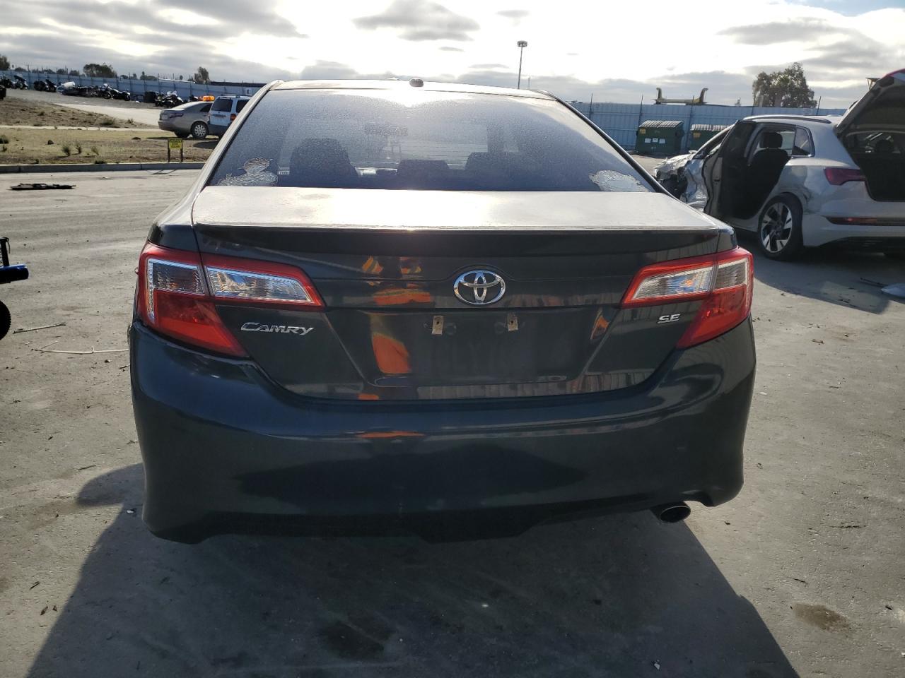 2014 TOYOTA CAMRY