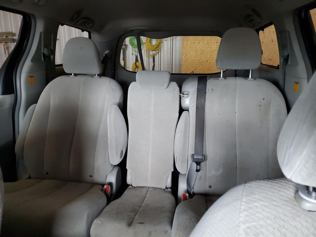 2011 TOYOTA SIENNA
